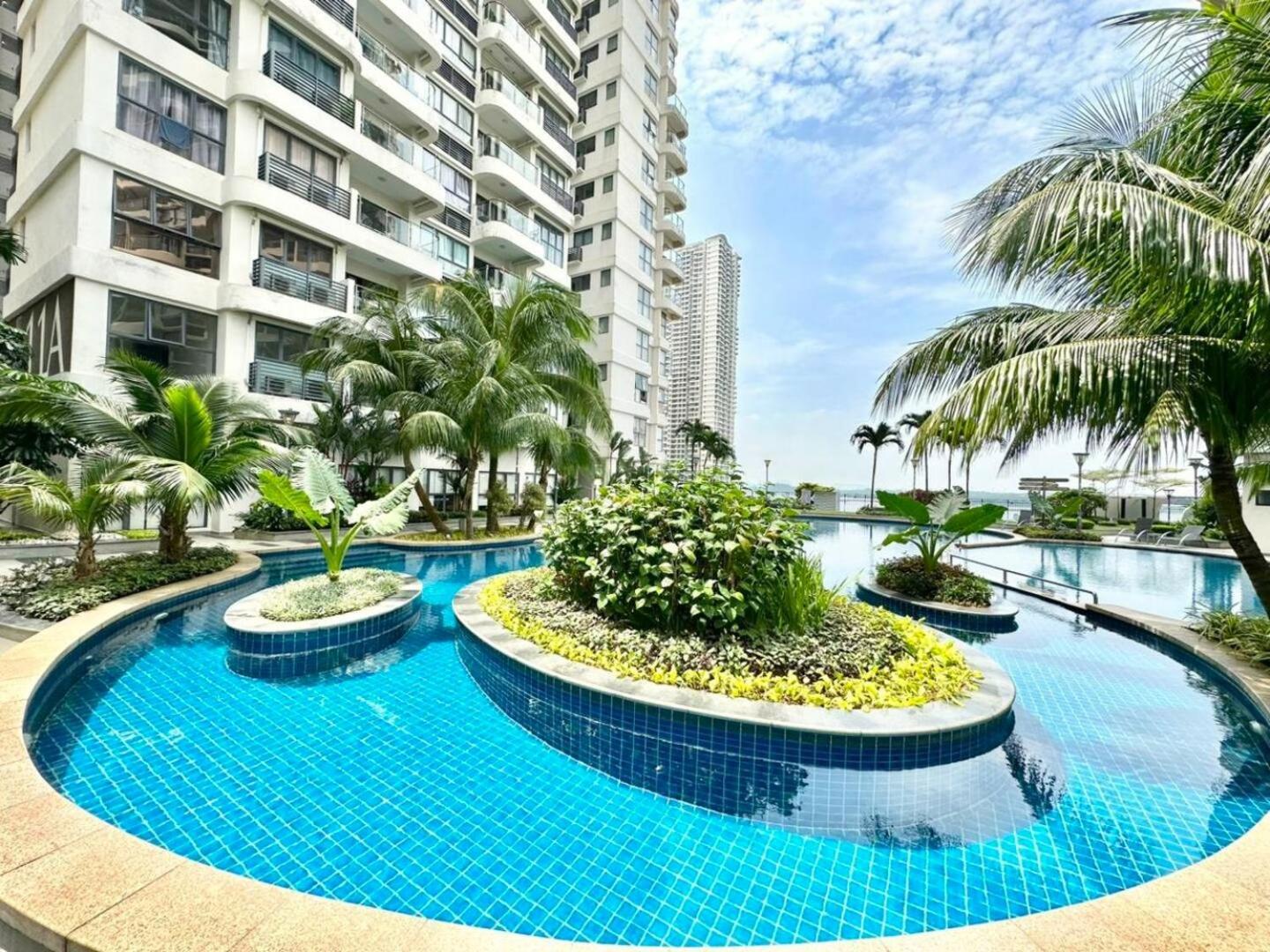 Royal Country Garden Danga Bay *